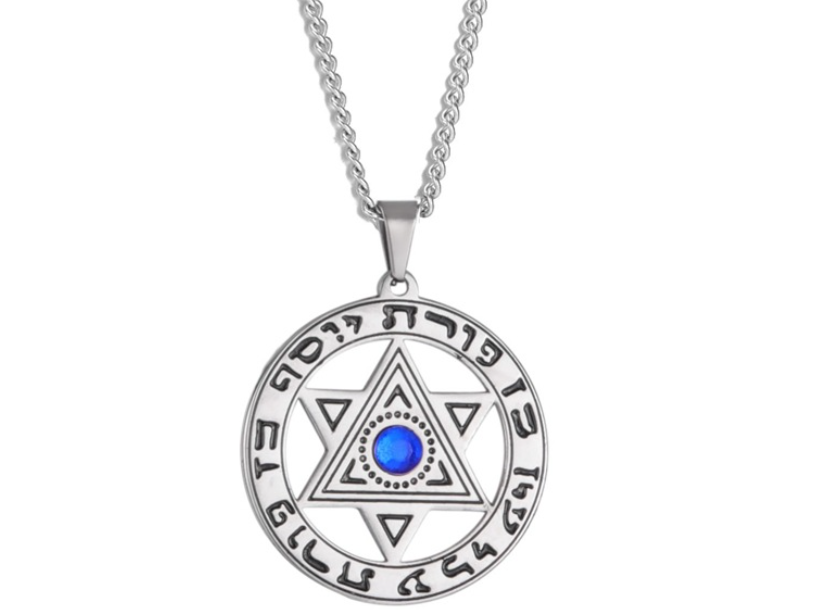Five-pointed Star Round Amulet Titanium Steel Necklace