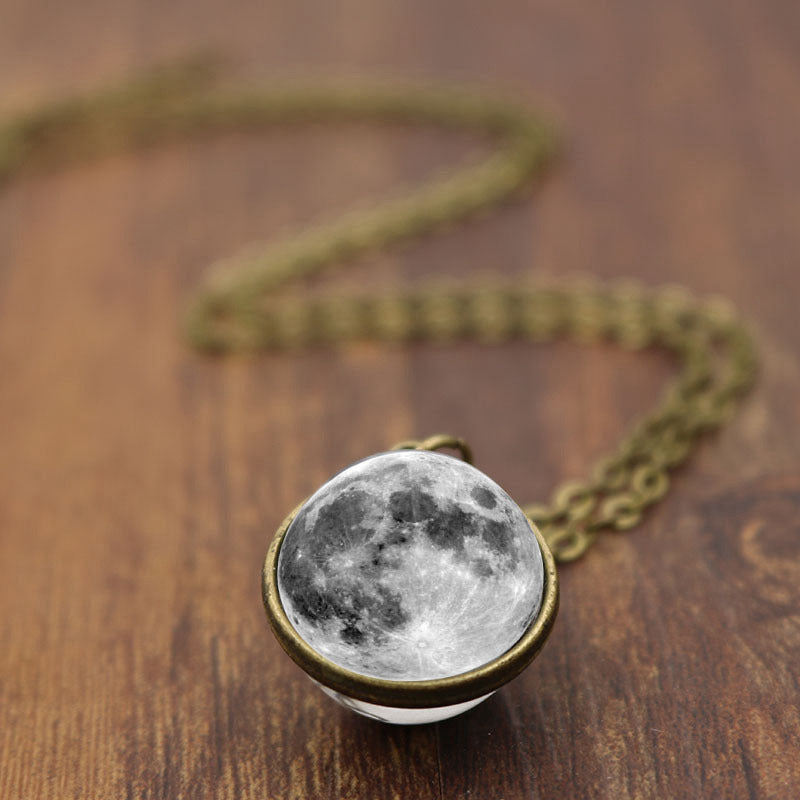 Grey Moon Ball Anhänger Halskette
