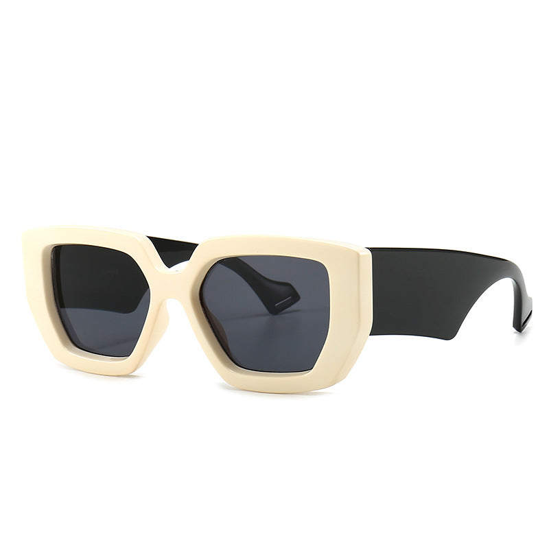 Lunettes de soleil à cadre carré en gras solide