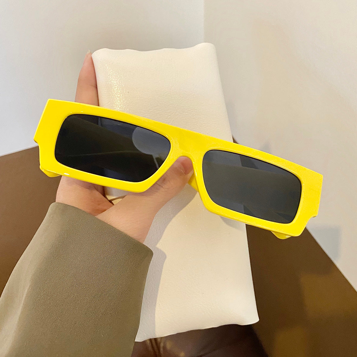 Solid 4D Look Like Square Sunglasses