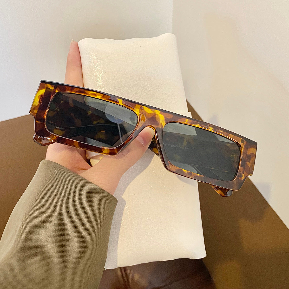 Solid 4D Look Like Square Sunglasses