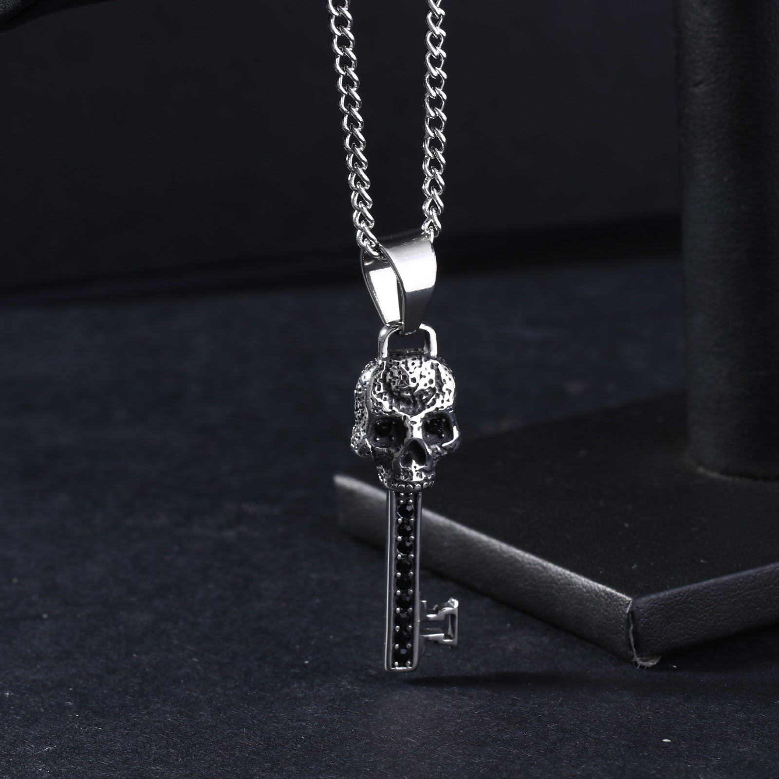 Collier en acier inoxydable à la tête fantôme