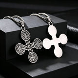 Collier pendentif médaille ronde croix Saint