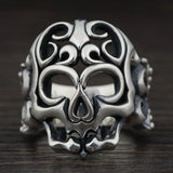Ring mit hohlen Totenkopf-Ornamenten im Retro-Stil