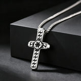 Collier élégant à pendentif croix texturé