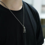 احتضان الهيكل العظمي تميمة قلادة سحر