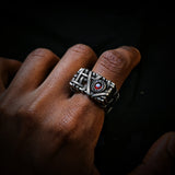 „Selbstheilender“ Ring aus rotem Zirkon