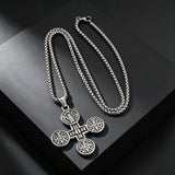 Collier pendentif médaille ronde croix Saint