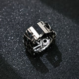 „Selbstheilender“ Ring aus rotem Zirkon