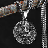 القراصنة نحت قلادة مزدوجة من جانب