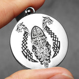 القراصنة نحت قلادة مزدوجة من جانب