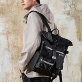 Mochila impermeable negra con tapa enrollable