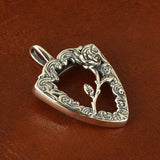 Colgante con patrón de rosa de mano