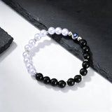 Pulsera con cuentas en blanco y negro del mal de ojo