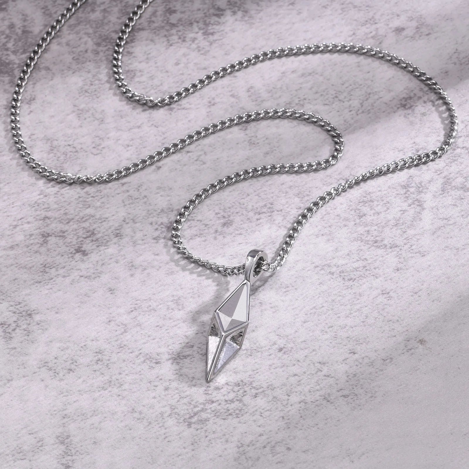 Collier pendentif étoile à 4 branches