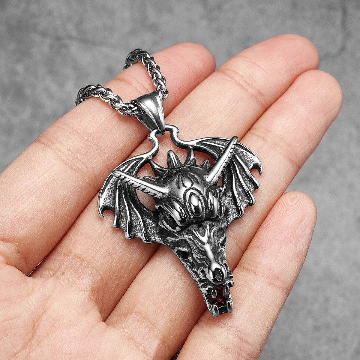 قلادة قلادة من الأحجار الكريمة التيروصور