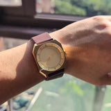 Uniques Square-Circular Numberless Watch