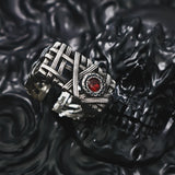 „Selbstheilender“ Ring aus rotem Zirkon