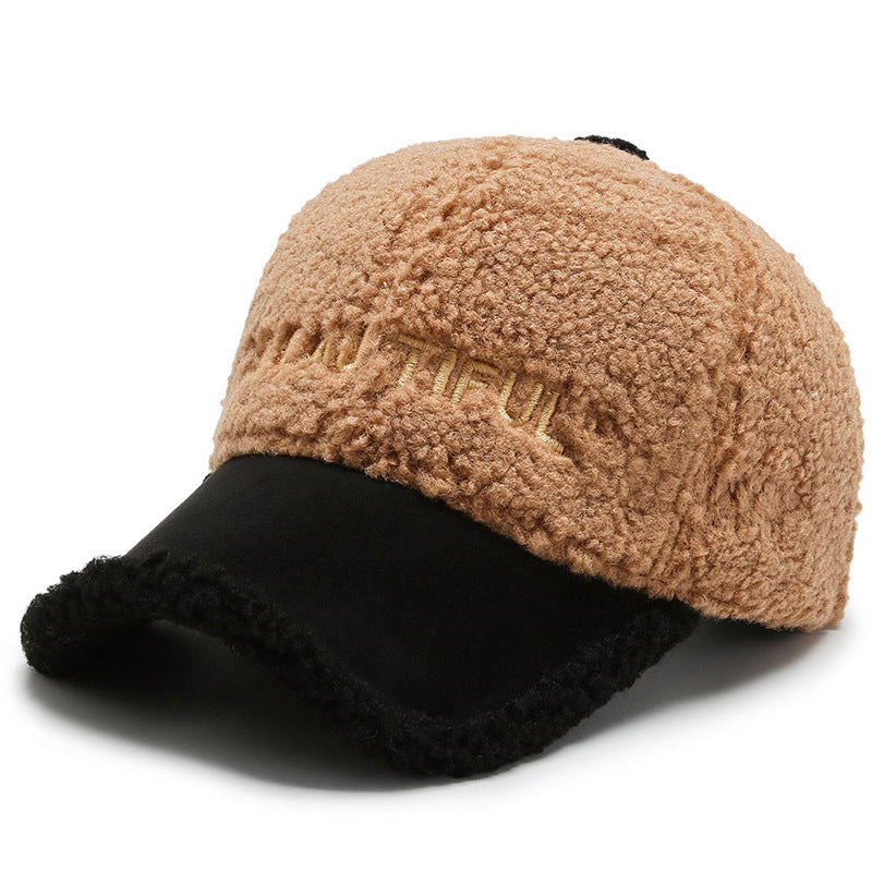 Gorro de invierno de felpa de cordero bordado