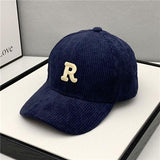 Gorra sólida con bordado de letra R