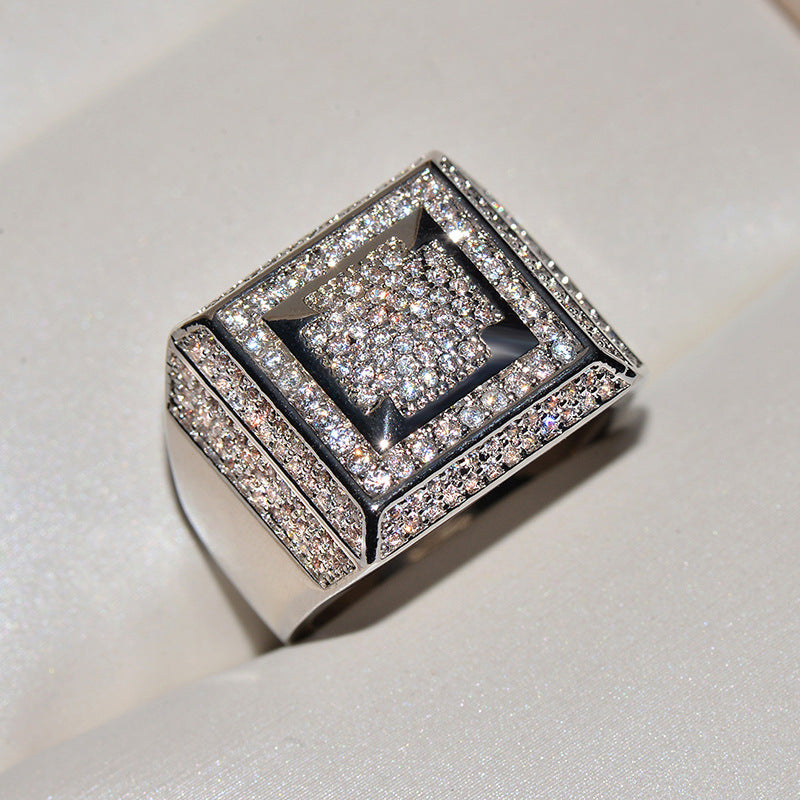 Luxueux anneau de strass de zircon à plateau doré