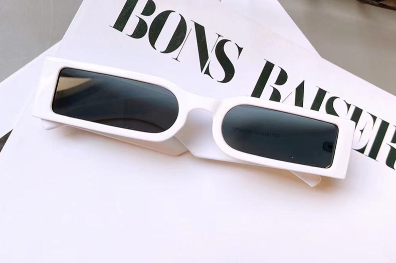 Enveloppement de résine hip hop autour des lunettes de soleil