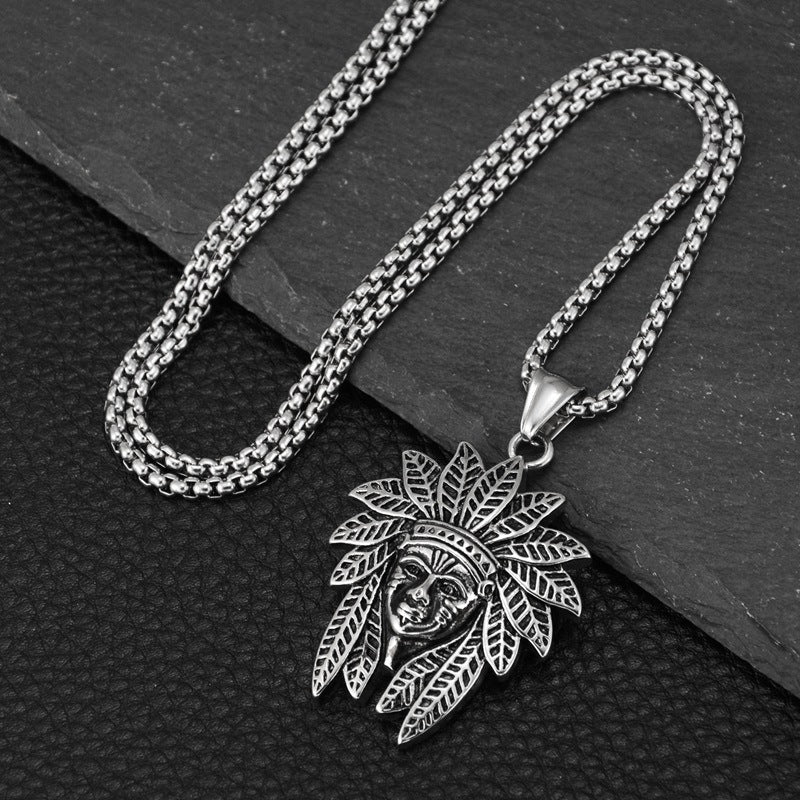 Collar con colgante de acero de titanio indio