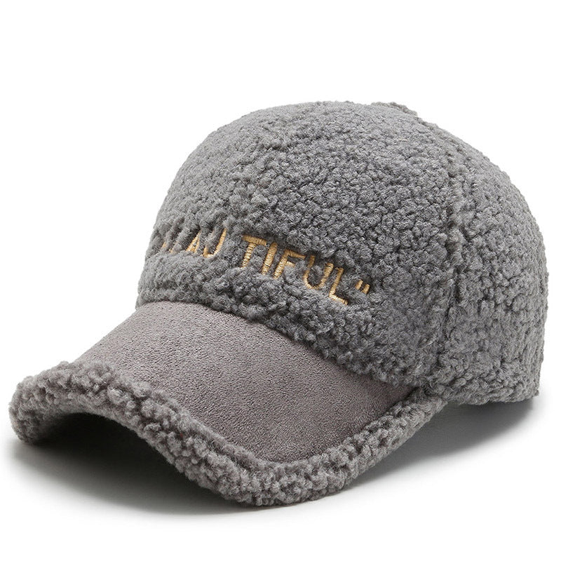 Gorro de invierno de felpa de cordero bordado