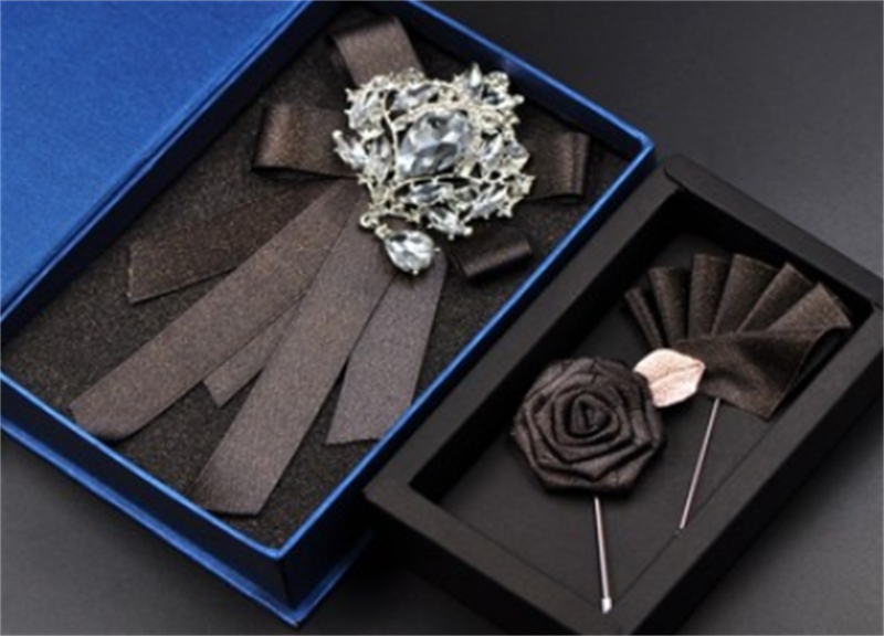 Charmed Leaf Vine Brooch Tie Set