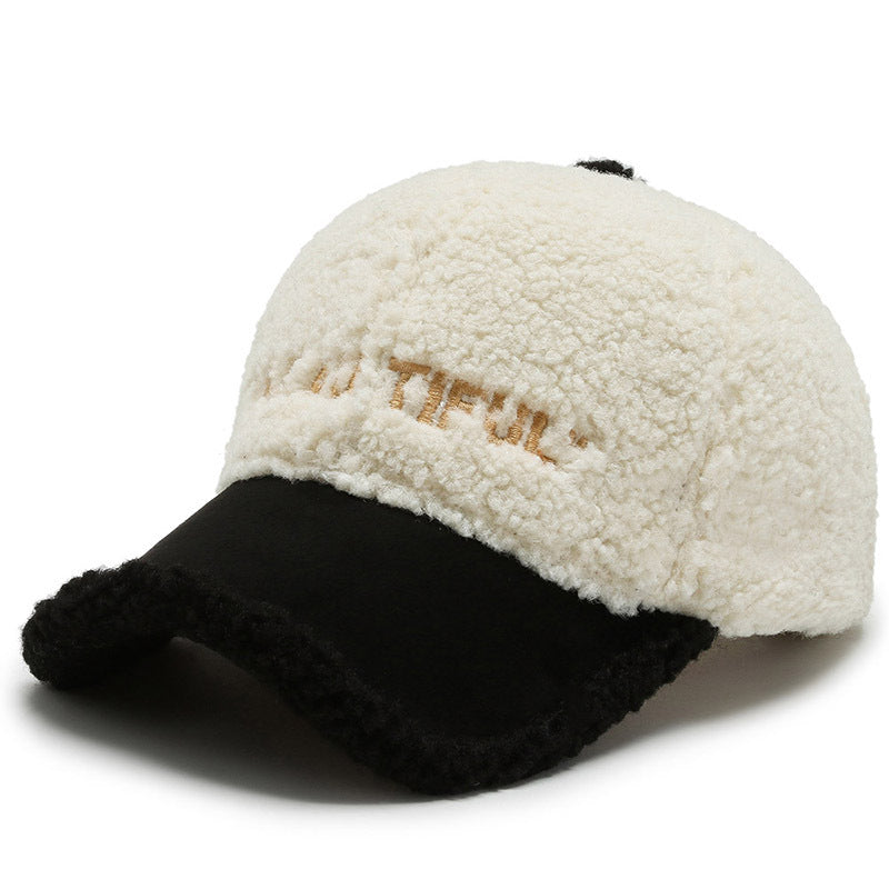 Gorro de invierno de felpa de cordero bordado