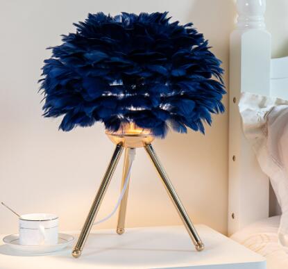 Three Legs Feather Round Lamp
