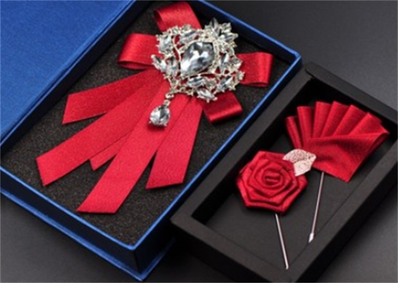 Charmed Leaf Vine Brooch Tie Set