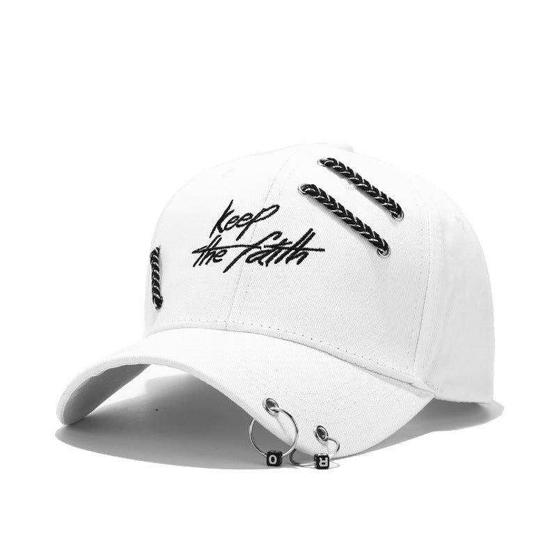 Bordado de letras con gorra de béisbol de cadena
