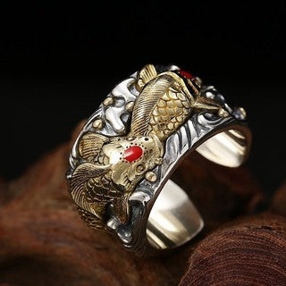 Anillo Koi de plata de ley tallada