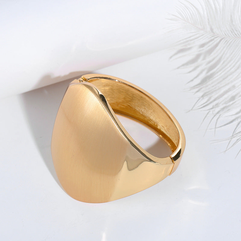 Bracelet en alliage doré solide simple